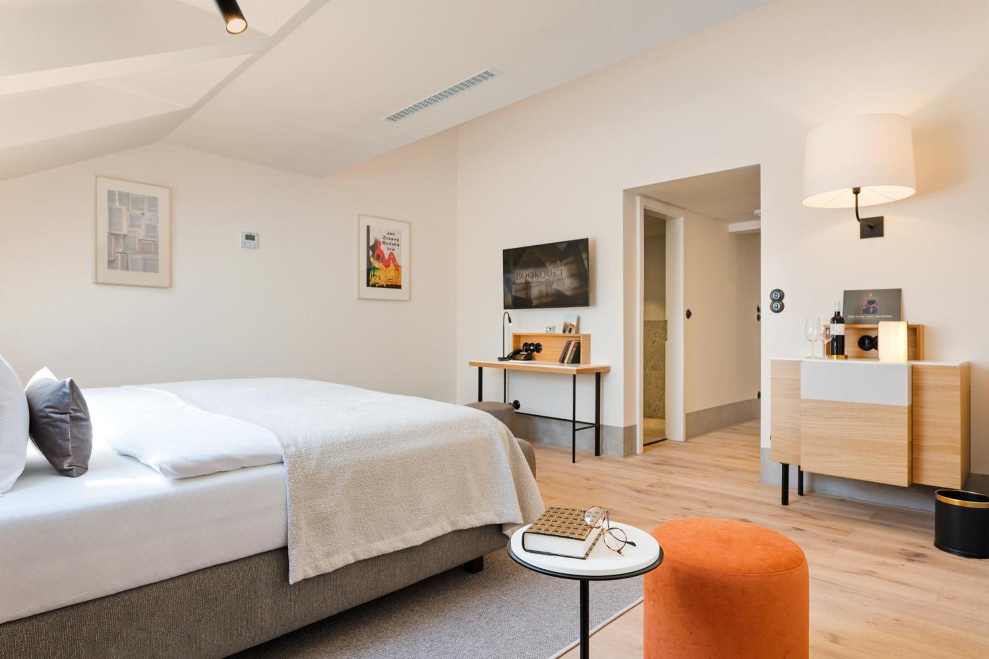 Hotel Bookquet Praga Exterior foto A room at the Hotel